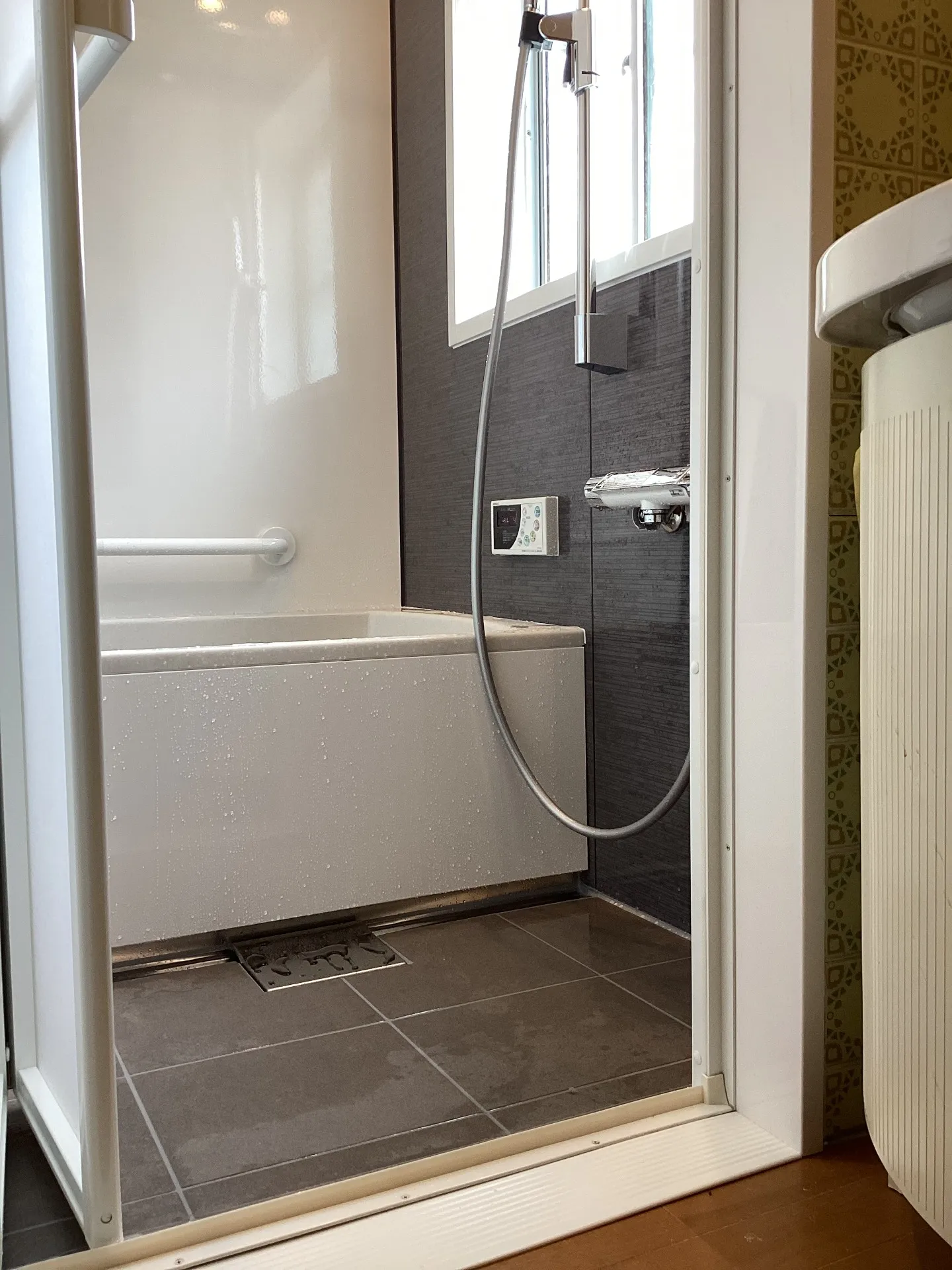 神戸市須磨区での浴室リフォーム施工事例After写真。施工事例へ遷移