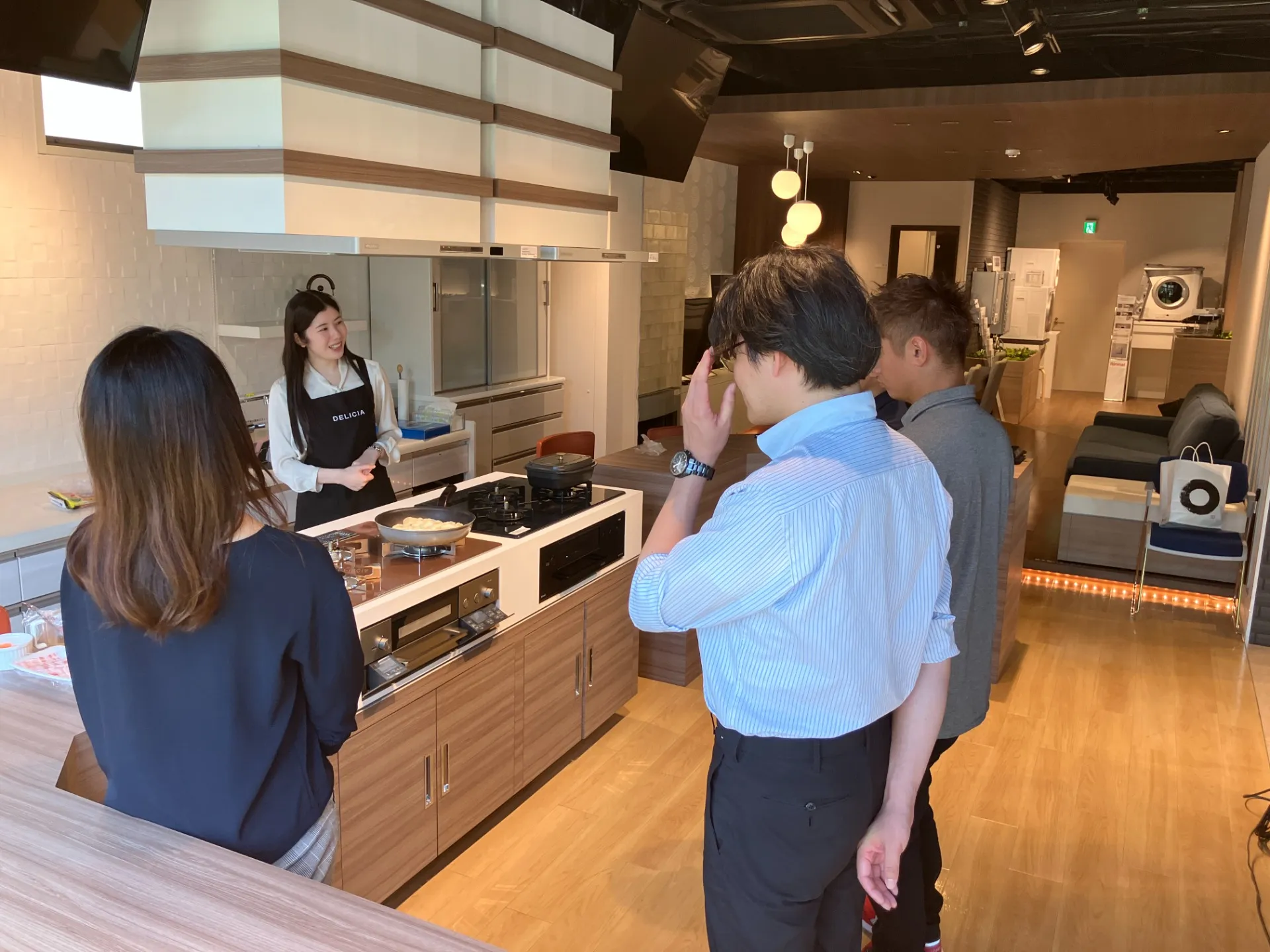 プレミアムクラス<デリシア>コンロでのオート調理機能体験