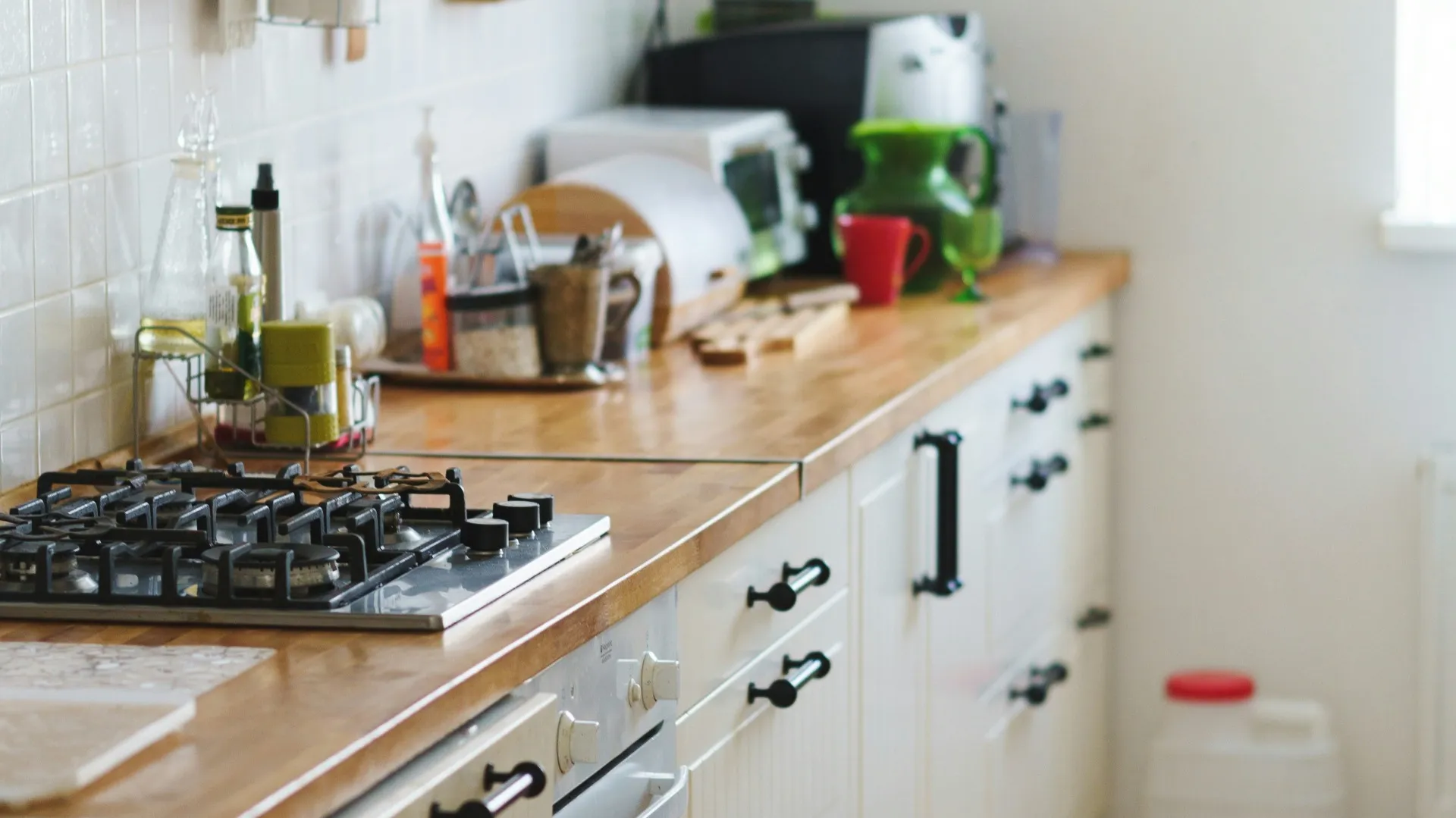 【2025年最新版】10年以上使ったガスコンロ｜交換だけでいい？それともリフォームが正解？