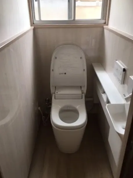 サニタリーパネルを使用した施工事例の紹介②トイレリフォーム後写真