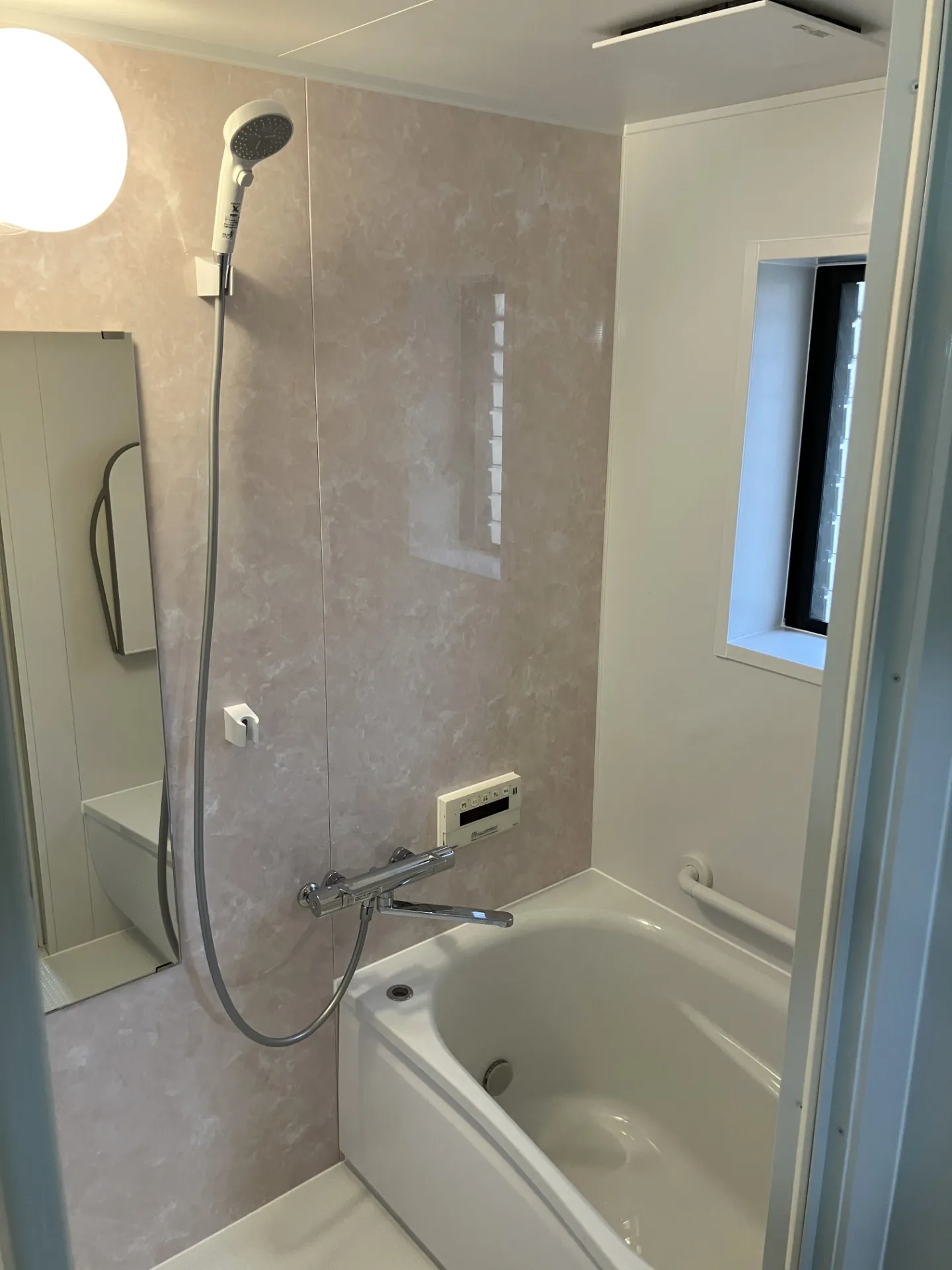 神戸市東灘区の築27年戸建て。老朽化した在来浴室から一新したTOTOリモデルバスルームWTシリーズ。施工後写真