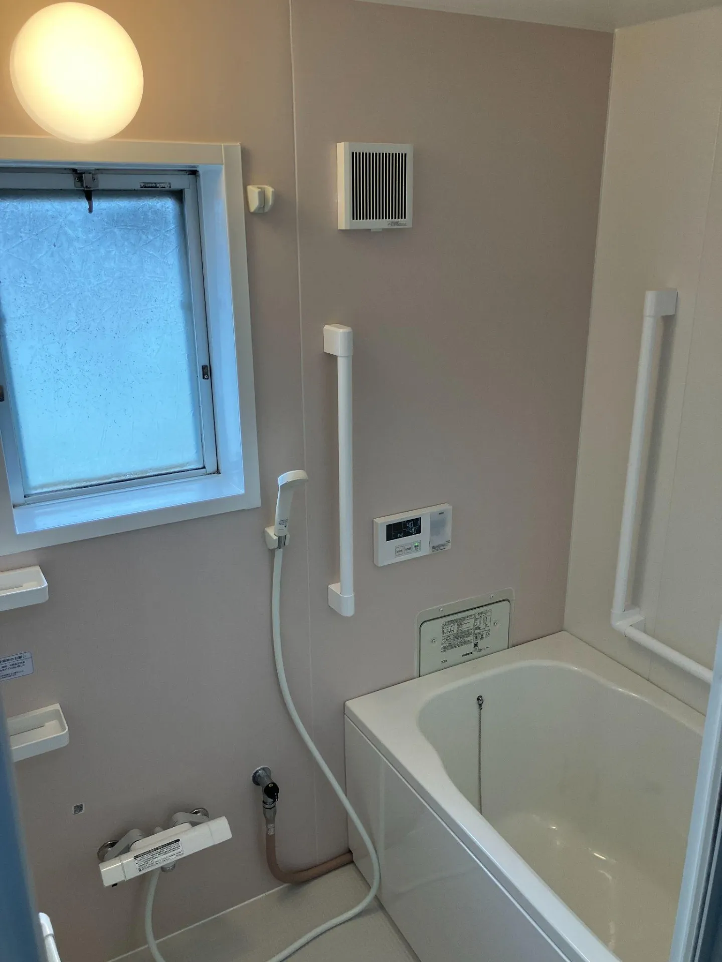 【神戸市北区】浴室とトイレの段差解消・浴槽拡充を補助金活用で実現！実質99万円の施工事例